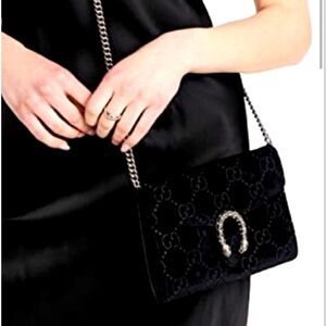 Gucci velvet wallet on chain,nice condition